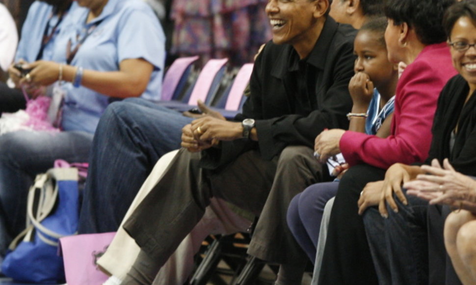 Barackas Obama mėgsta lankyti sporto varžybas.