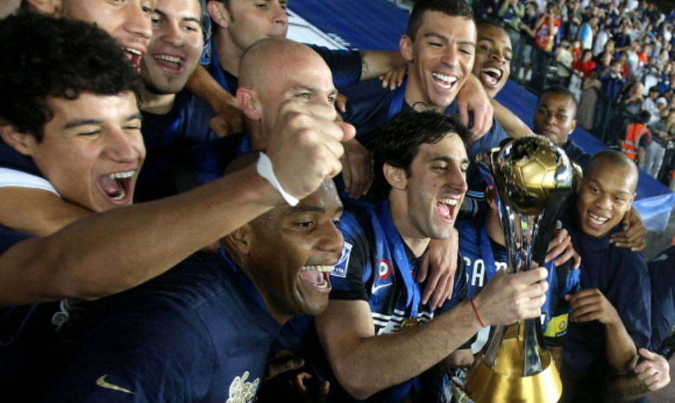 Milano futbolininkai triumfuoja po pergalės pasaulio klubų taurės finale.