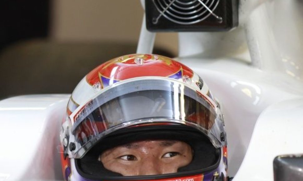 Kamui Kobayashi „Sauber“ ekipoje važiuos ir 2011 metais