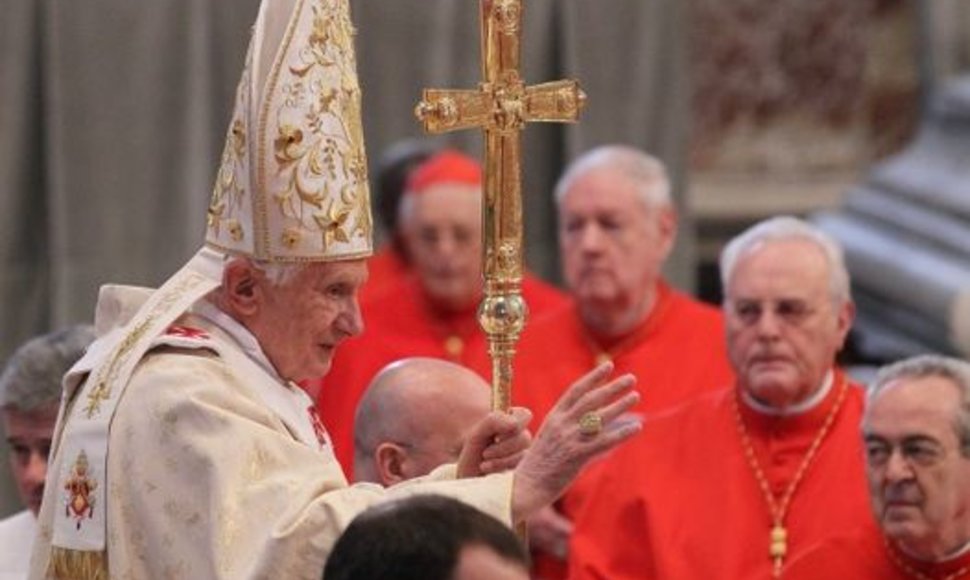 Popiežius Benediktas XVI naujais skyrimais bando įtvirtinti savo liniją.