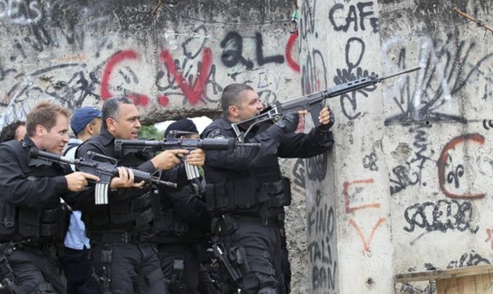 Rio de Žaneire ketvirtą dieną siautėja nusikaltėliai