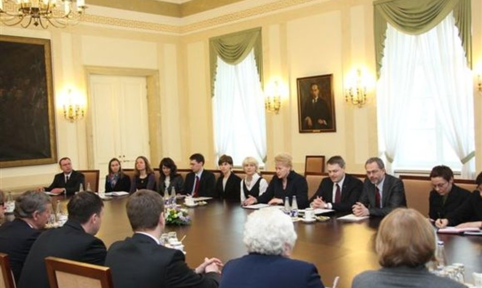 Prezidentė su Seimo Ekonomikos komiteto nariais