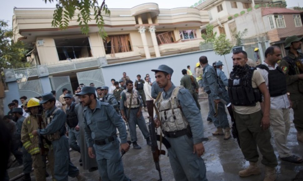 Policinininkai prie namo, kuriame buvo nužudytas Afganistano prezidento patarėjas