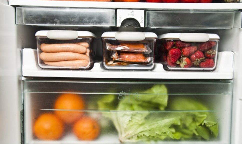Šaldytuvas gali ne tik padėti ilgiau išsaugoti šviežius produktus, bet ir išspręsti kai kurias smulkias buities problemas.