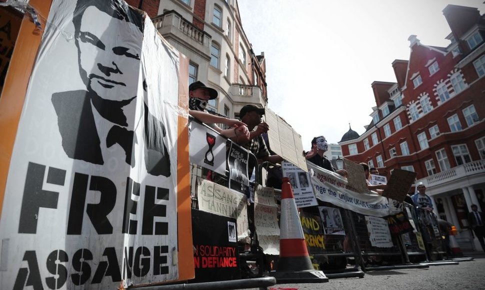 „Wikileaks“ įkūrėjui politinį prieglobstį suteikė Ekvadoras