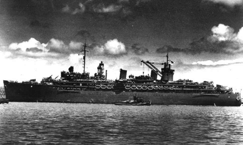 „USS Fulton“ 1942 metais