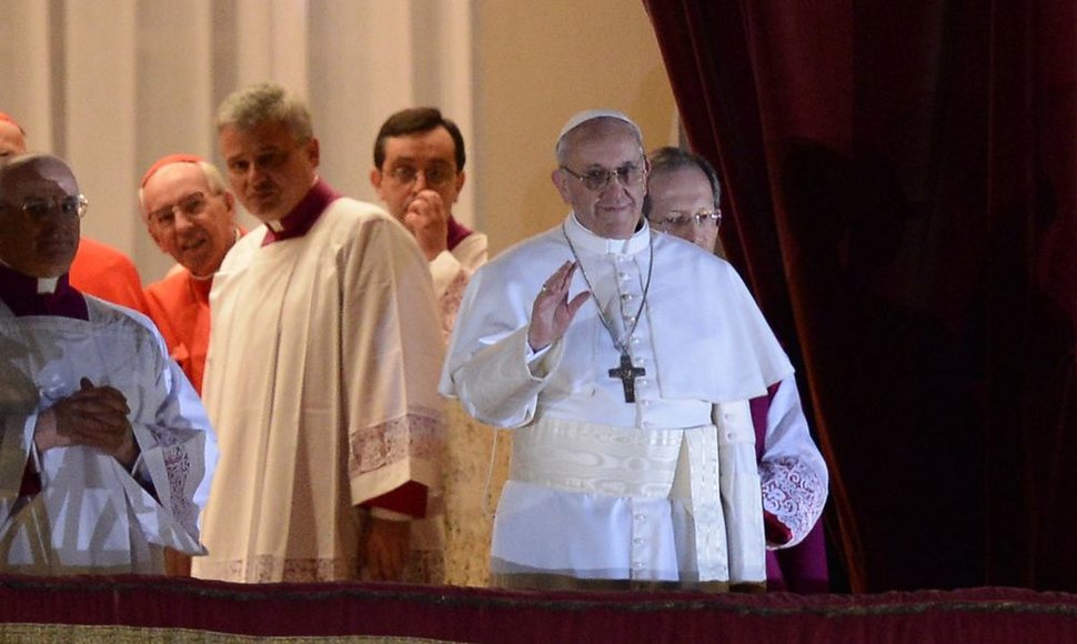 Popiežiumi išrinktas Jorge Mario Bergoglio, kuris pasivadino Pranciškumi