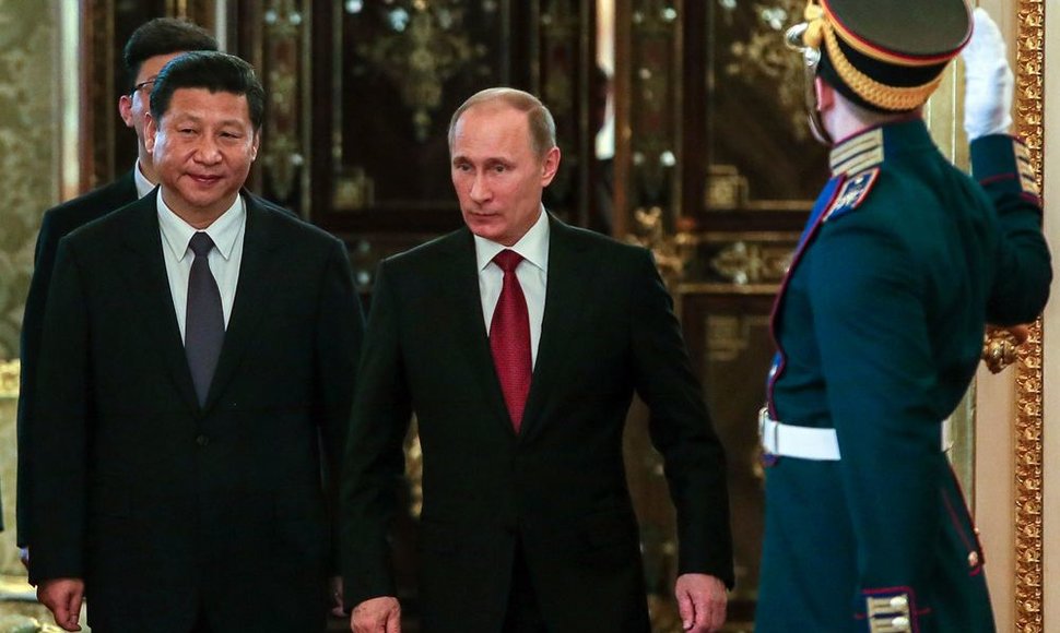 Xi Jipingas (kairėje) ir Vladimiras Putinas