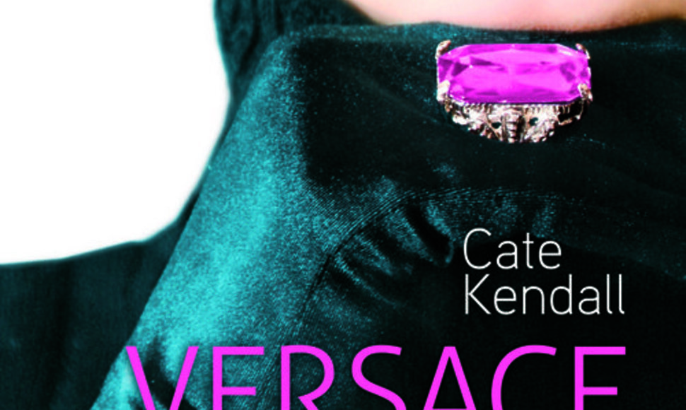 Knyga &bdquo;Versace seserys&ldquo;