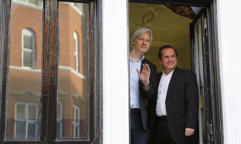 Julianas Assange'as susitiko su Ekvadoro diplomatijos vadovu
