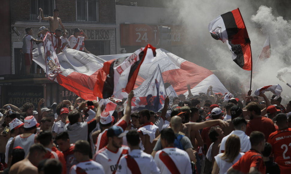 Prieš „Copa Libertadores“ finalo mačą Buenos Airėse kilo chaosas