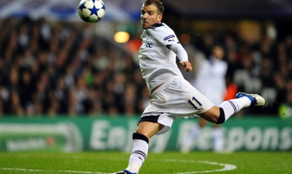 „Tottenham“ saugas Rafaelis van der Vaartas