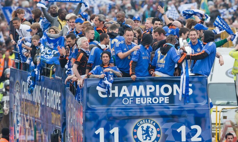 &bdquo;Chelsea&ldquo; su trofėjumi grįžo į Londoną
