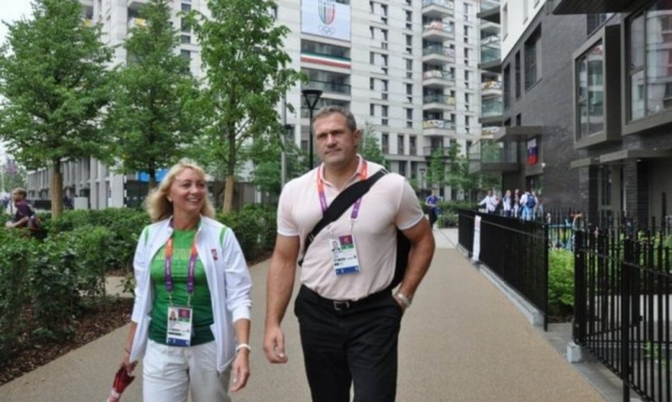 V.Alekna ir lengvosios atletikos rinktinės vadovė N.Medvedeva