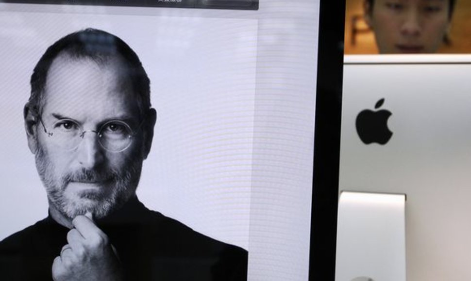 Gerbėjai gedi mirusio „Apple“ įkūrėjo Steve'o Jobso