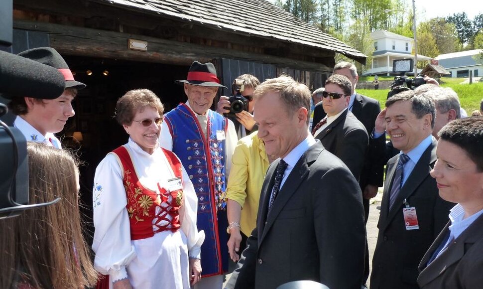 Lenkijos premjeras Donaldas Tuskas Kanadoje, Wilno miestelyje