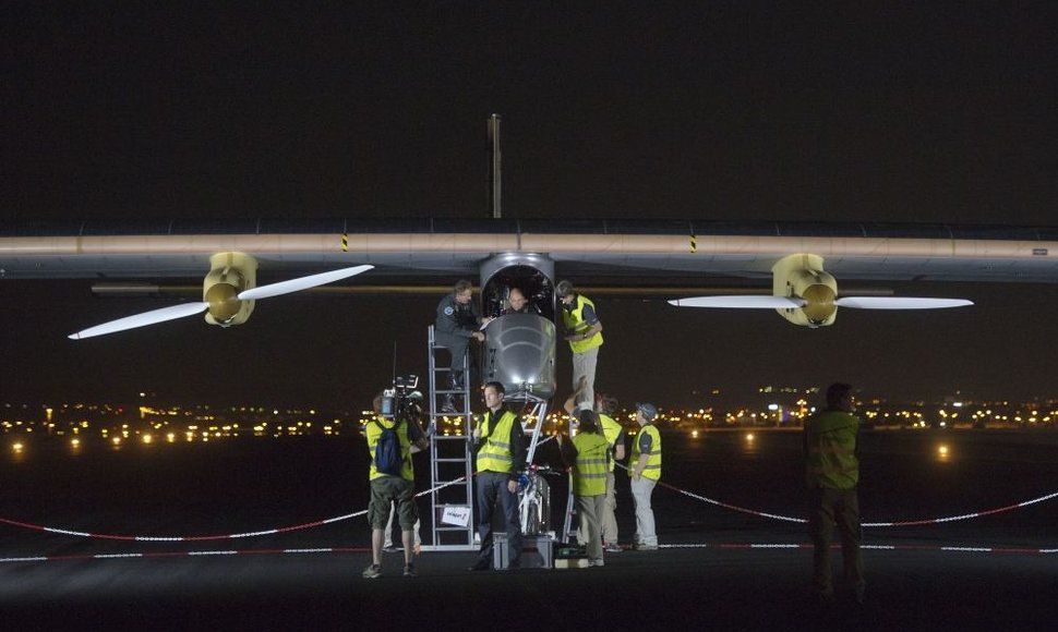 Bernard’as Piccard’as ruošiasi skrydžiui saulės energijos varomu lėktuvu „Solar Impulse“