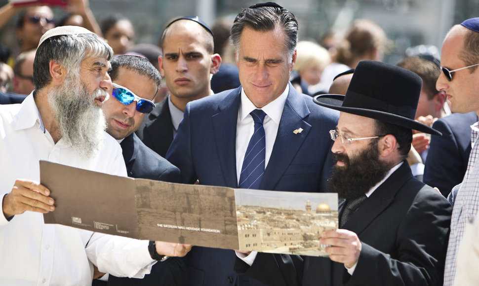 Mittas Romney Jeruzalėje surabinu Shmueliu Rabinovitzu