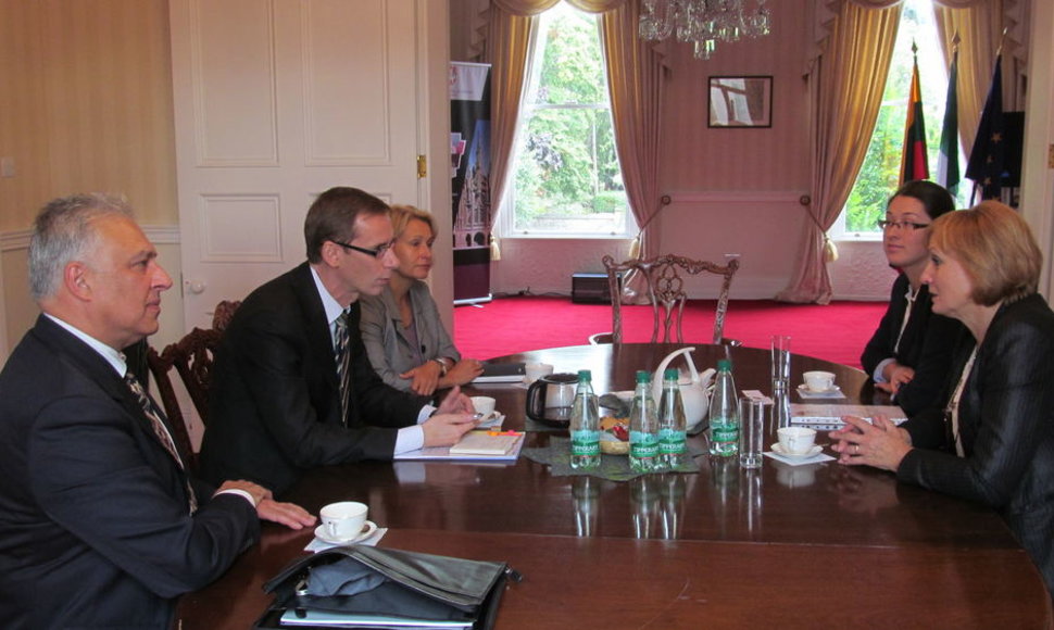 Lietuvos verslo kolegijos atstovai susitiko su Lietuvos ambasadoriumi Dubline
