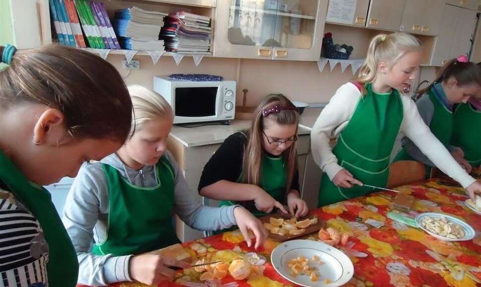 Šilutės rajono Žemaičių Naumiesčio gimnazijos mokiniai mini sveikos mitybos dieną