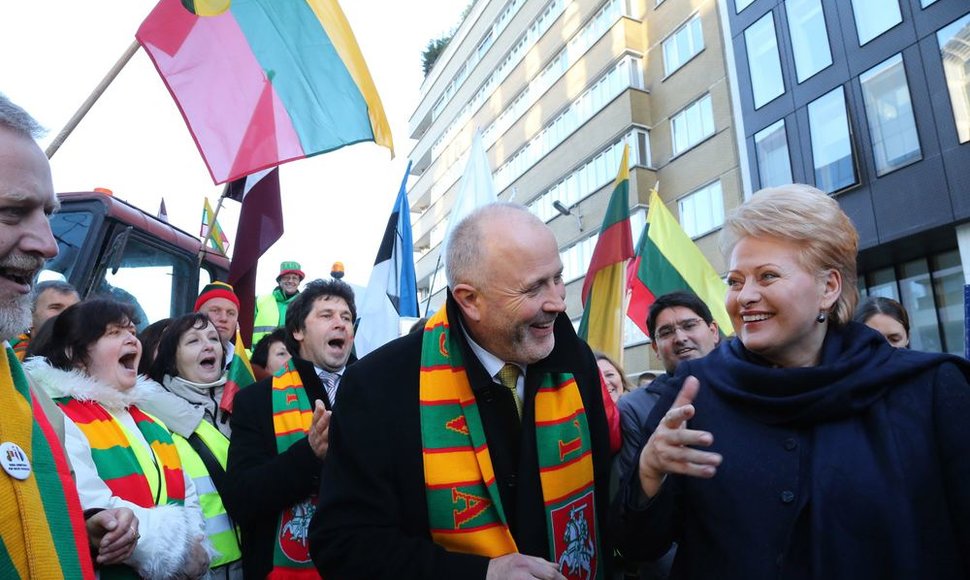 Dalia Grybauskaitė su žemdirbiais Briuselyje