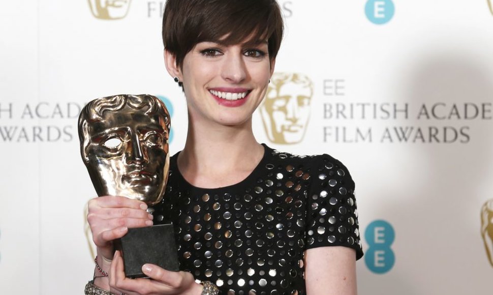 Anne Hathaway BAFTA apdovanojimuose