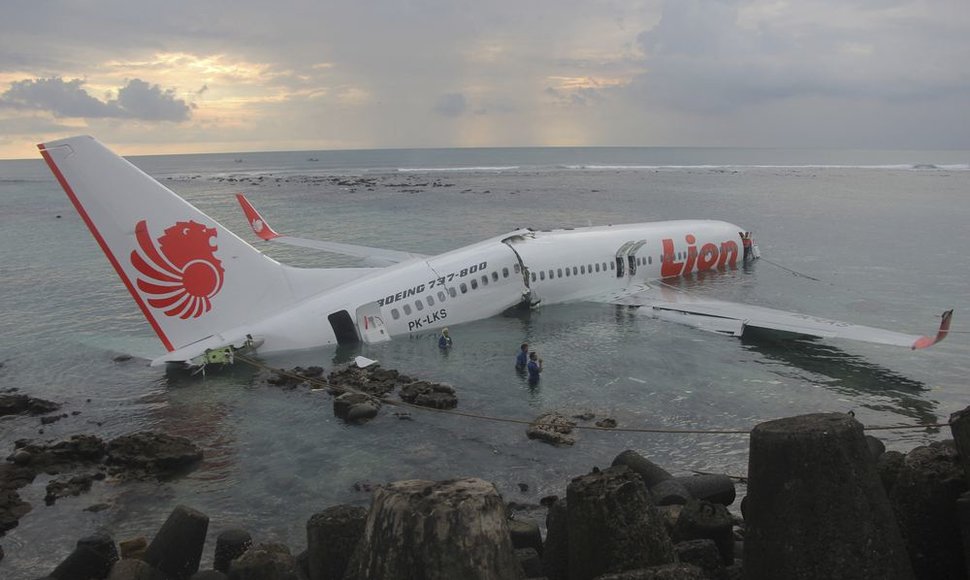Balio saloje į jūrą nuslydo lėktuvas 