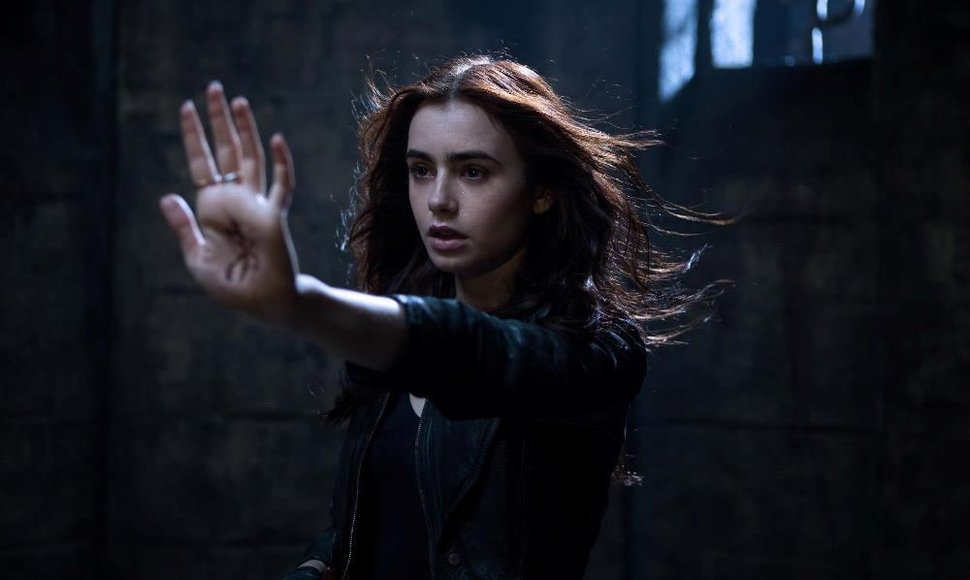 Lily Collins filme „Mirties įrankiai: Kaulų miestas“