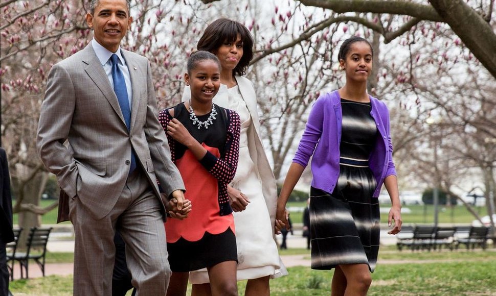 Barackas ir Micelle Obamos su dukterimis Sasha ir Malia