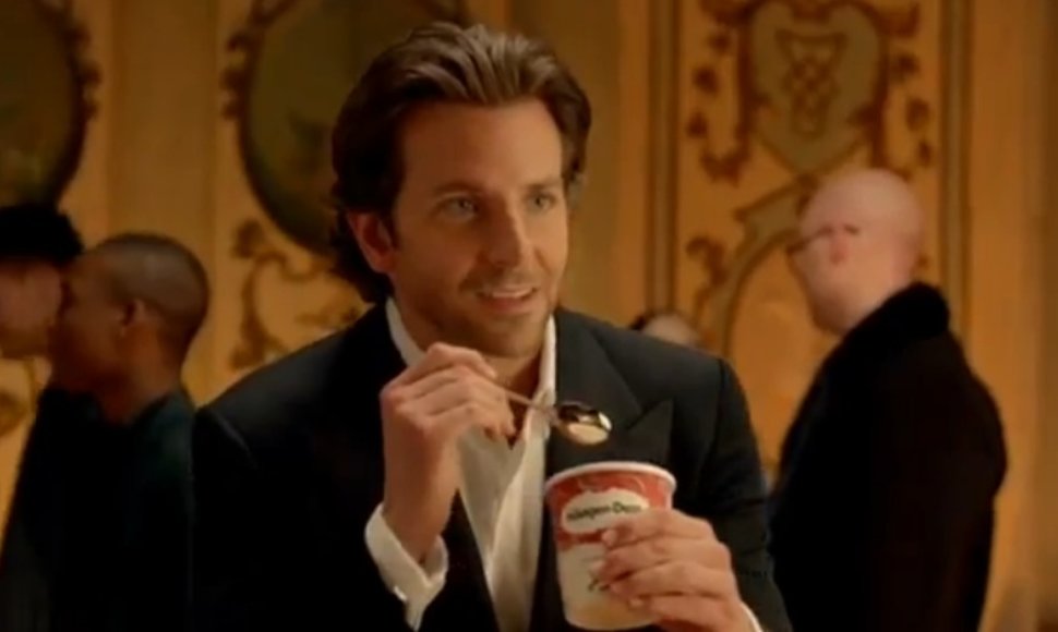 Bradley Cooperis ledų reklamoje