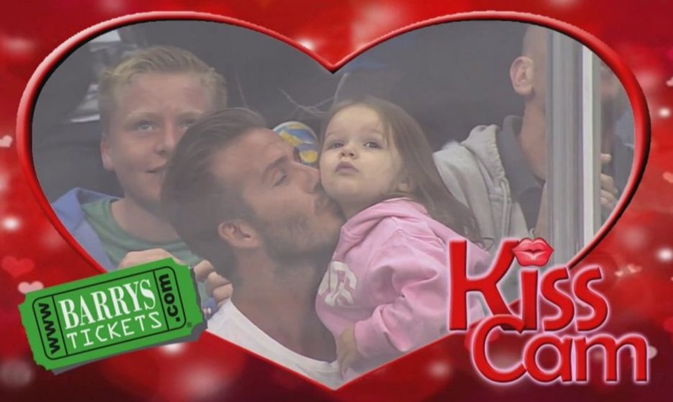 Davidas Beckhamas bučiuoja dukrą Harper