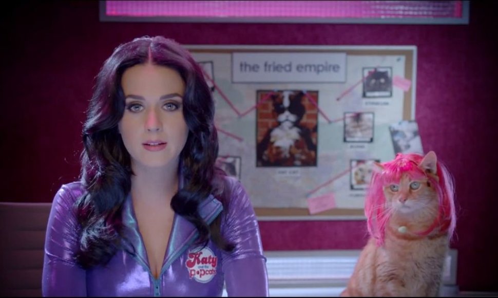 Katy Perry traškučių „Popchips“ reklamoje