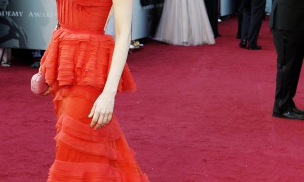 Michelle Williams „Oskarų“ apdovanojimuose 2012-aisiais vilki „Louis Vuitton“ suknelę
