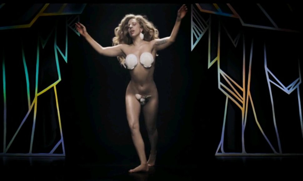 Lady Gaga dainos „Applause“ vaizdo klipe 