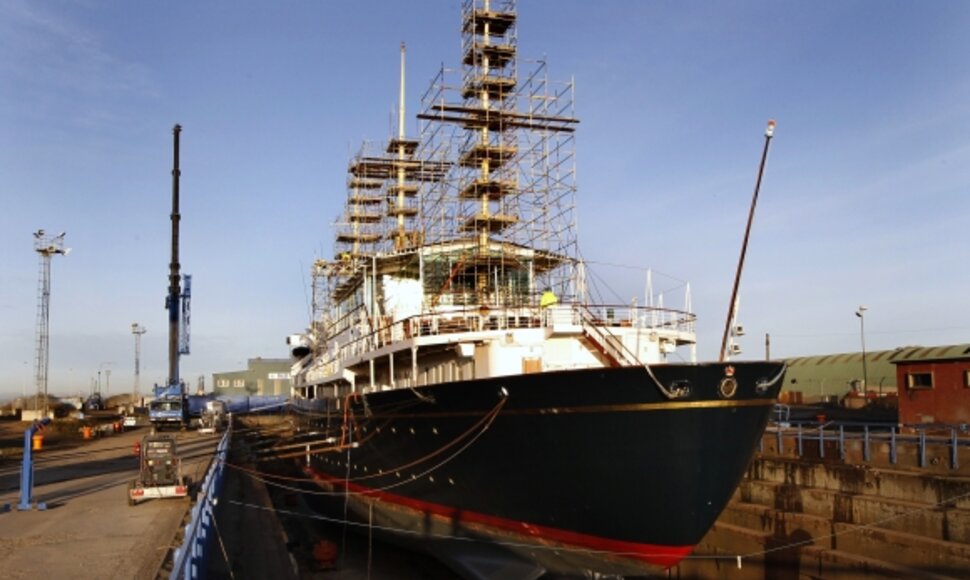 Karali&scaron;koji jachta &bdquo;Britannia&ldquo; Edinburgo uoste