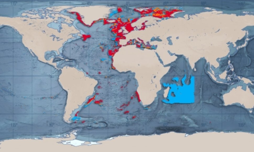 Raudona spalva pazymetos stipriai zvejybos pramones paveiktos teritorijos (WWF)