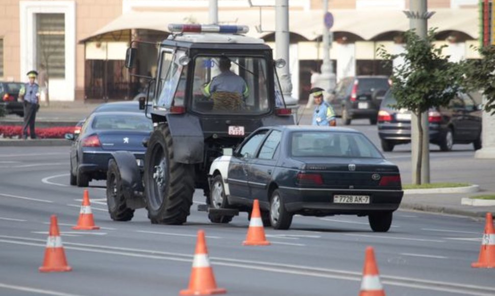 Minske vairuotojai protestavo prieš degalų brangimą
