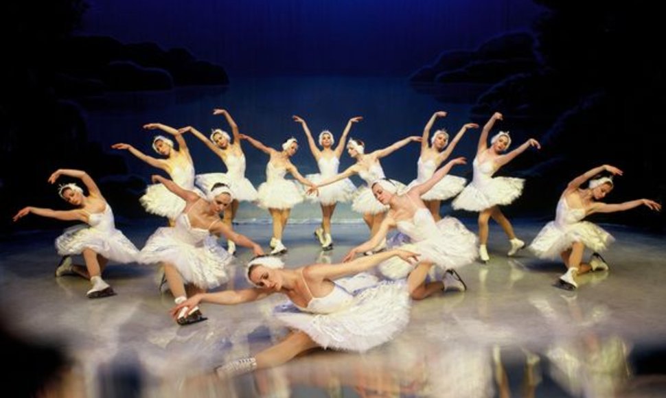 Sankt Peterburgo valstybinio baleto ant ledo spektaklis „Gulbių ežeras“