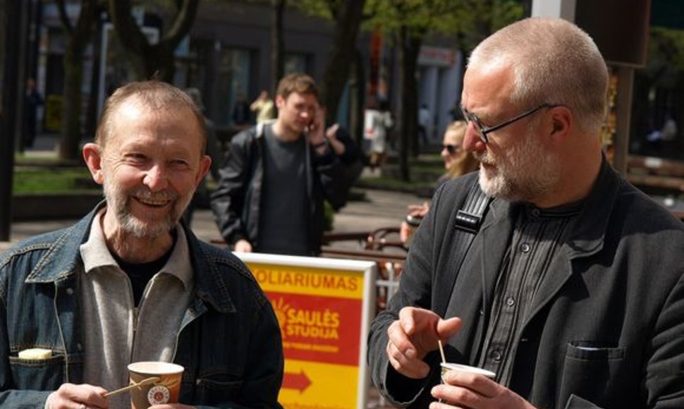 J.Gimberis ir A.Karalius (d.) į rimtas Kauno problemas žiūri pro humoro prizmę. 