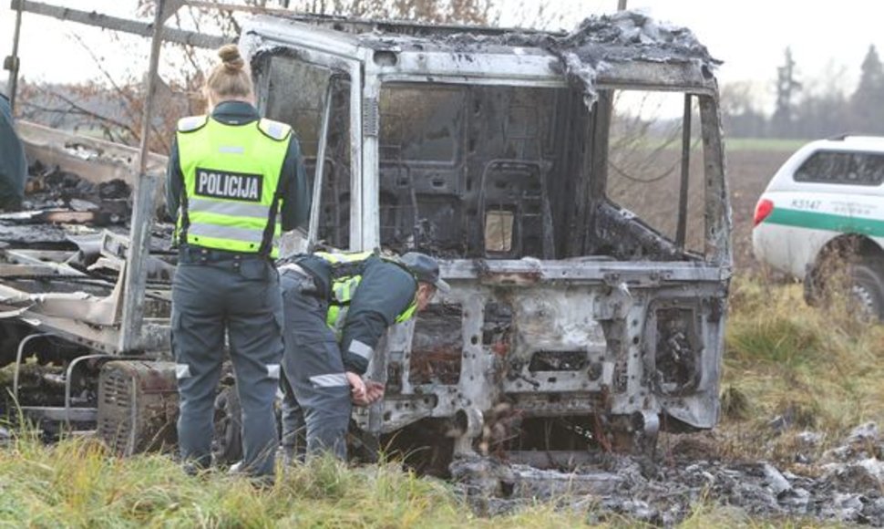 Kauno rajone padegtas vilkikas.