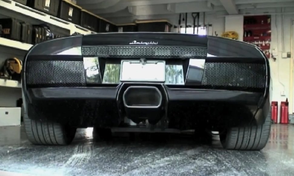 142 dB garsą pasiekiantis „Lamborghini Murcielago“