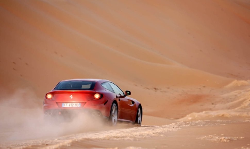 „Ferrari FF“ fotosesija Dubajuje