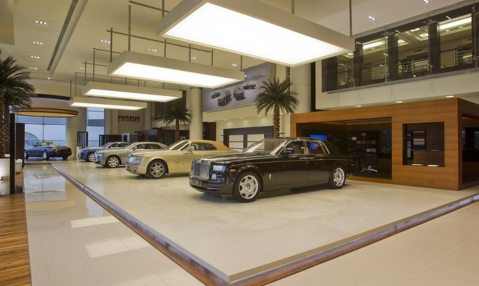 „Rolls-Royce“ pardavimo salonas Abu Dabyje