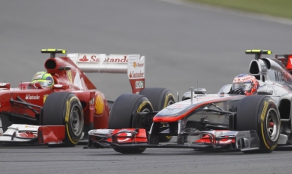 Felipe Massa (kairėje) ir Lewisas Hamiltonas