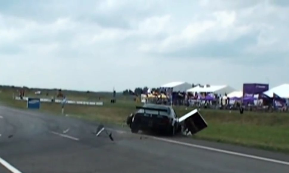 Žilvino Daugėlos „Mercedes-Benz W124“ avarija