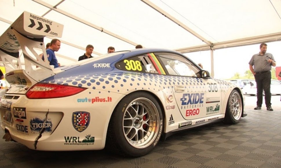 Jono Gelžinio („Juta Racing“) „Porsche 911 GT3“