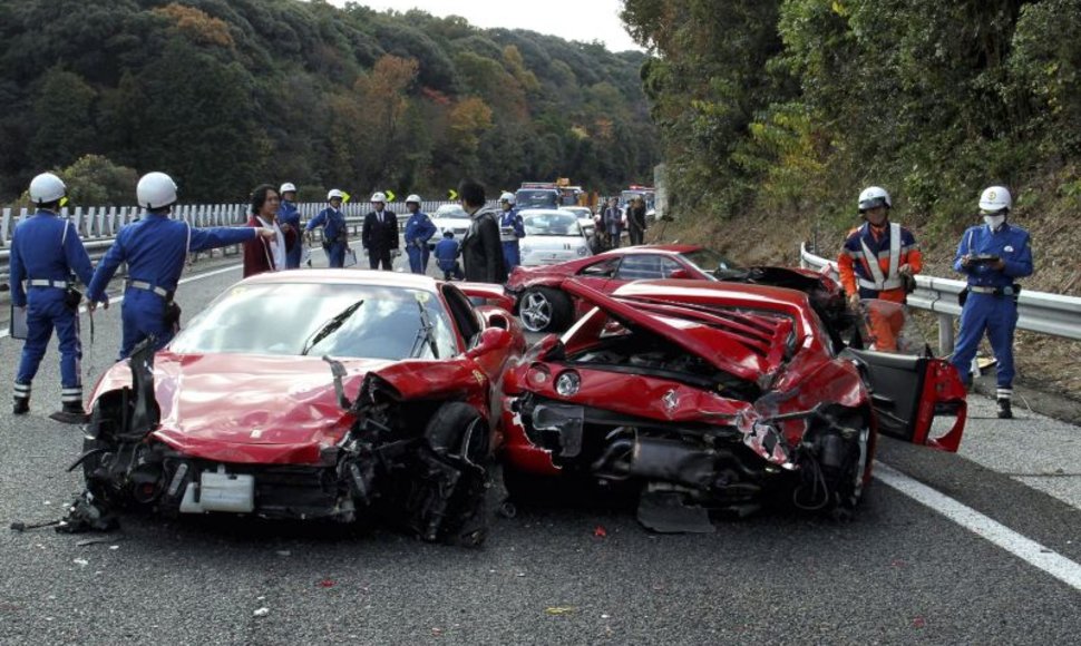 Superautomobilių avarija Japonijoje