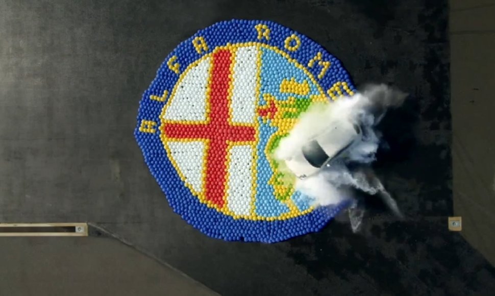 „Alfa Romeo MiTo“ reklamos akimirka