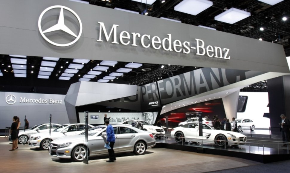 „Mercedes-Benz“ stendas