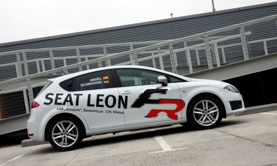 „SEAT Leon“ su „FR Line“ apdaila